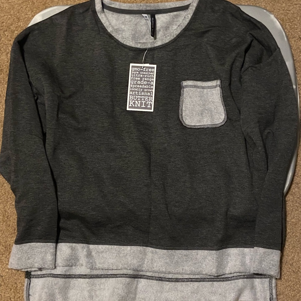 NWT WOMENS HI LOW HEM SWEATER